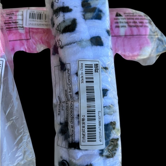 Pink and White Cleansing Brush and 2 Spa Headband Set - Picture 5 of 5